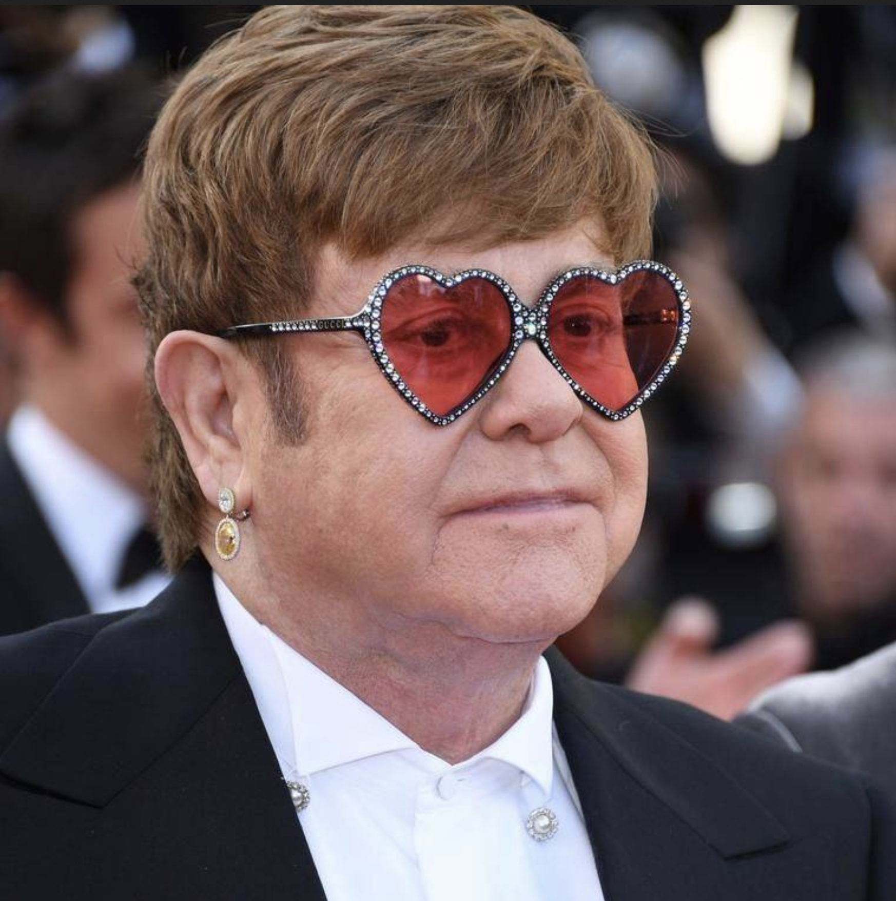 Elton John avec ses lunettes
