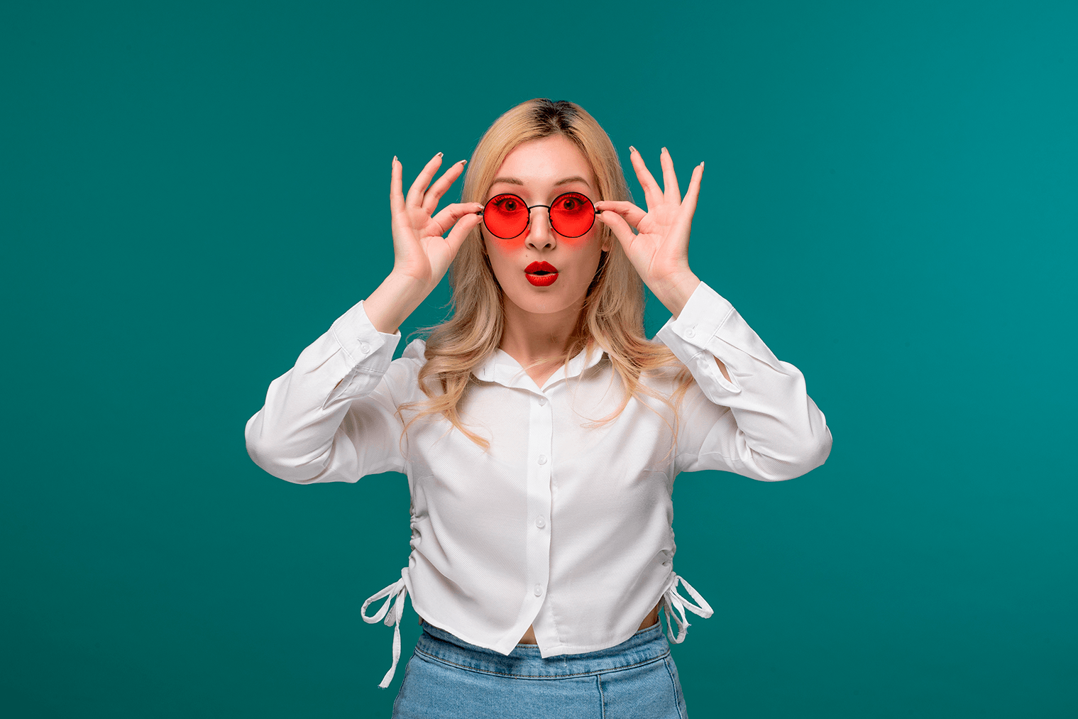 photo d'une fille avec des lunettes