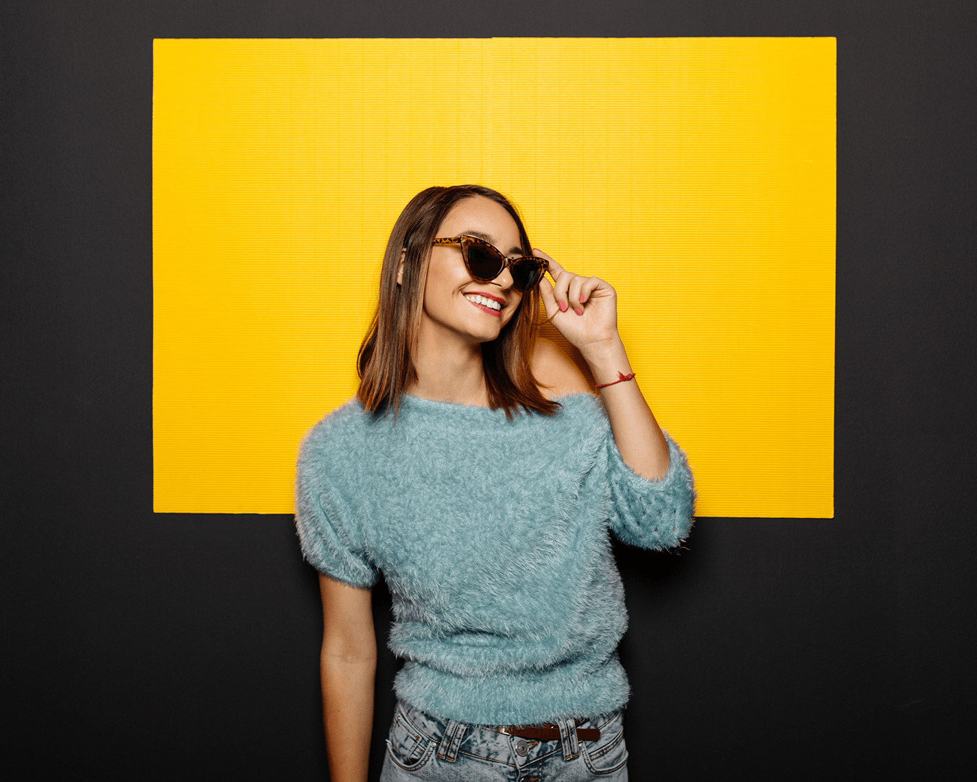 photo d'une fille avec des lunettes