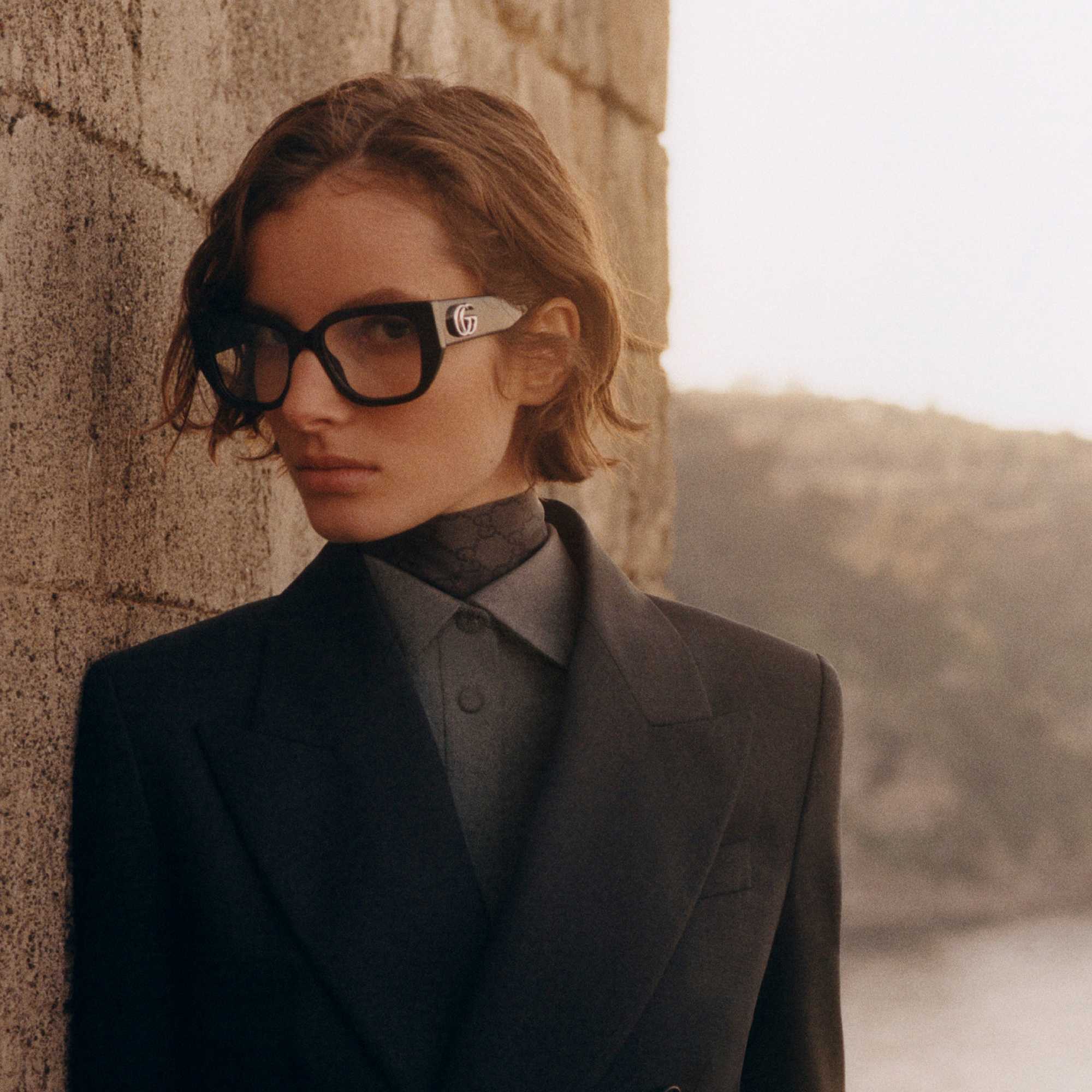 photo d'une femme avec ses lunettes